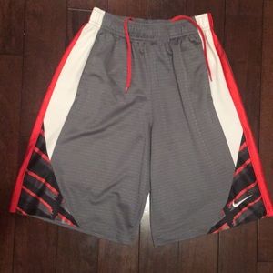 Nike Bottoms - Boys sz M multi color Basketball shorts Nike Bottoms - Boys sz M multi color Basketball shorts